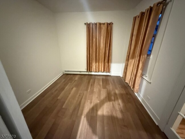 Photo - 751 E 25th St