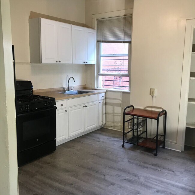 Photo - Pitt Student Housing – Spacious 5-Bed, 2-B...