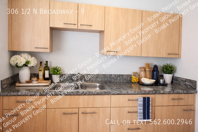 Photo - 306 1/2 N Broadway-9 Unit 9