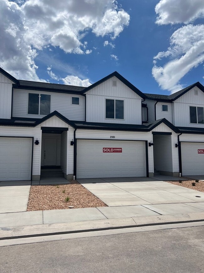 Brand New Old Sorrel Townhomes - Brand New Old Sorrel Townhomes