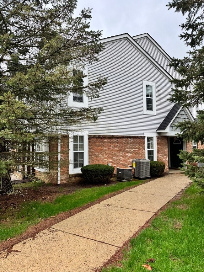 Photo - 249 Brookwood Dr Unit 2