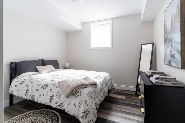 Photo - 717 St Antoine St
