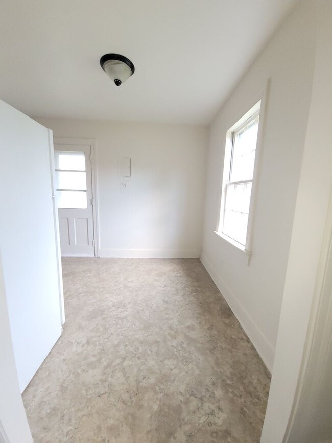 Photo - 405-A E Beech St