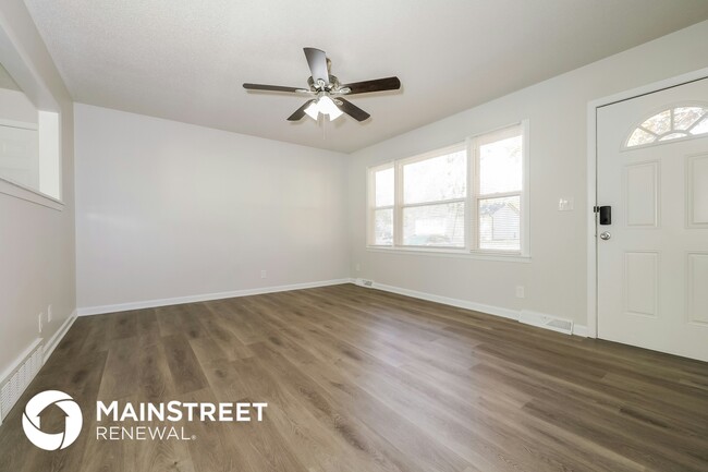 Photo - 403 E 9th St