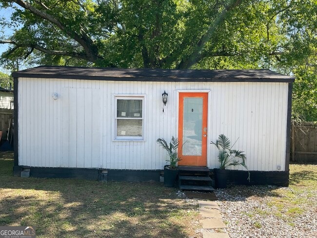 Photo - 6052 Pine St