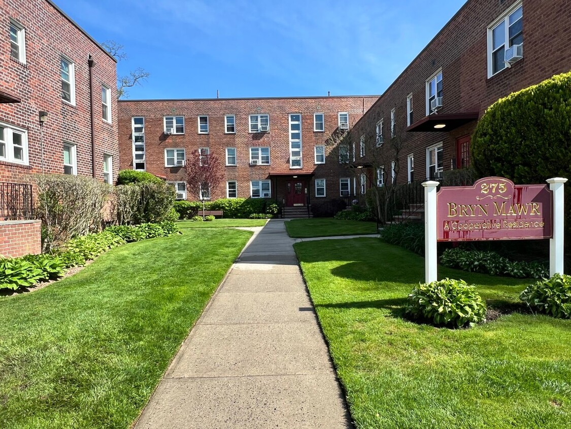 Photo - 275 Maple Ave