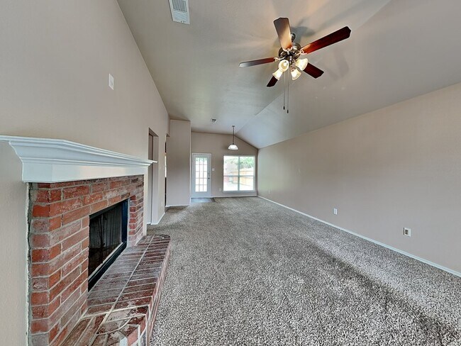 Photo - 2025 Hollow Creek Dr