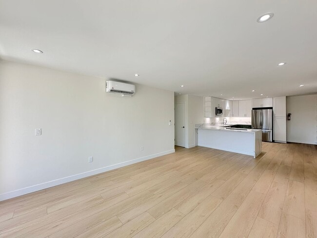 Photo - Beautiful 2BD/2BA Fully Remodeled w/ Reserved Parking & AC in Mission Beach!