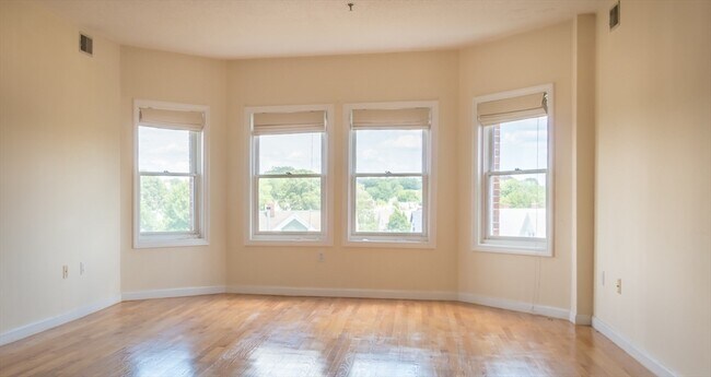 Photo - 2456 Massachusetts Ave Unidad #401 Rental