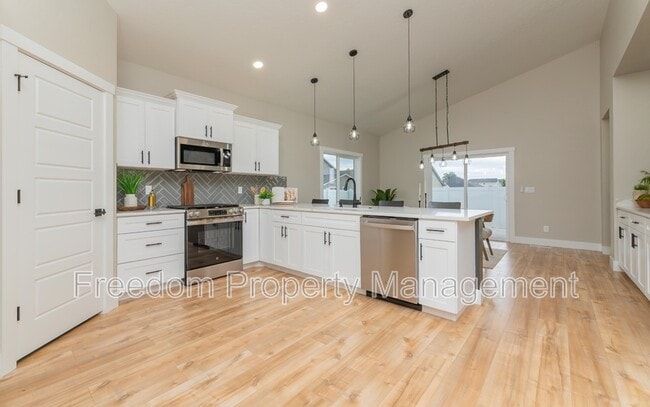 Photo - 2125 Oxon St