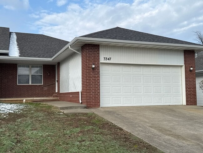 Building Photo - Southside! 2 Bedroom 2 Bath Duplex! $995