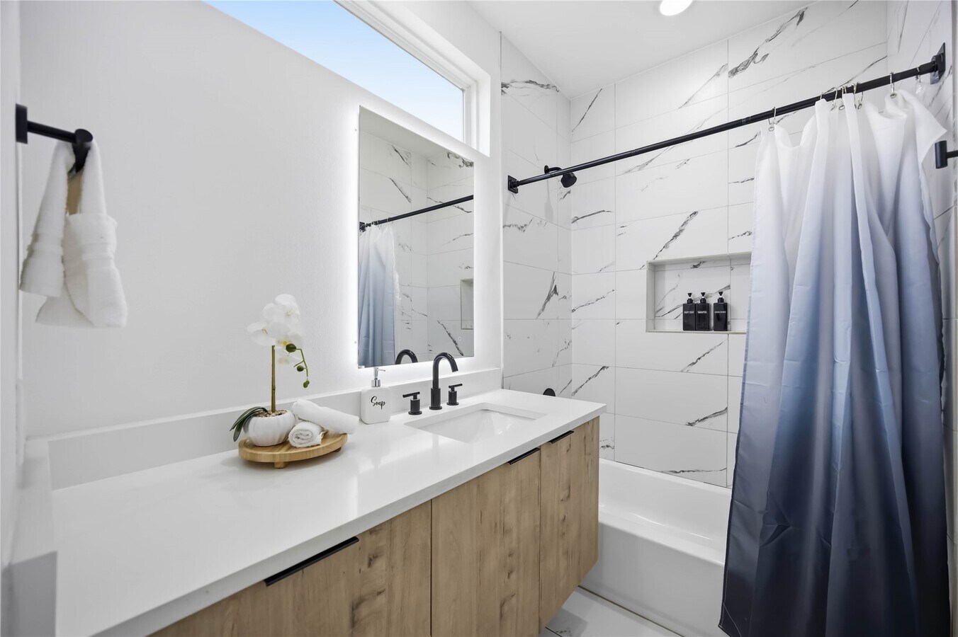 Photo - 4209 McKinney St Unit 2