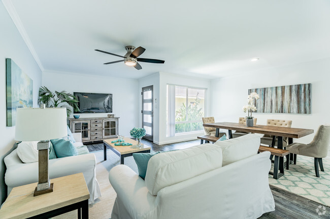 3 Bdrm Livingroom/Dining area - Palm View Village Gardena Rental