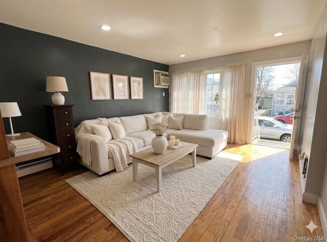 Photo - 180-11 146th Ave