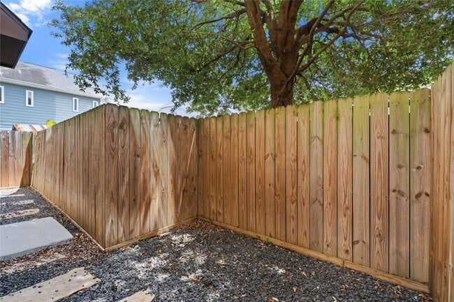 Photo - 2604 Bevis St