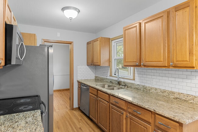 Photo - 7131 Ewing Ave N