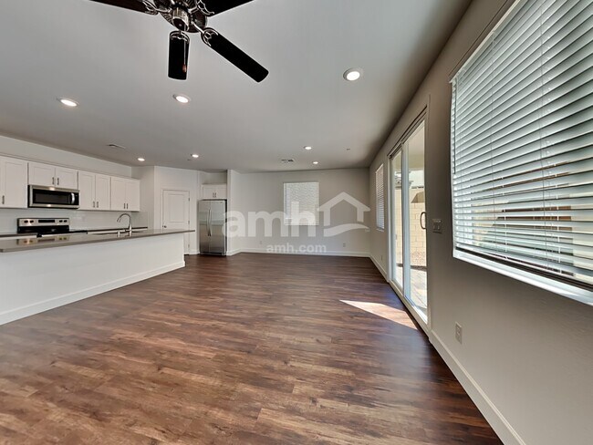 Photo - 285 Yasmin Daylily Place