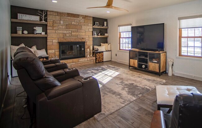 Photo - 257 Manor Dr