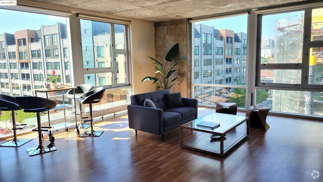 Building Photo - 311 Oak St Unit 701 Rental