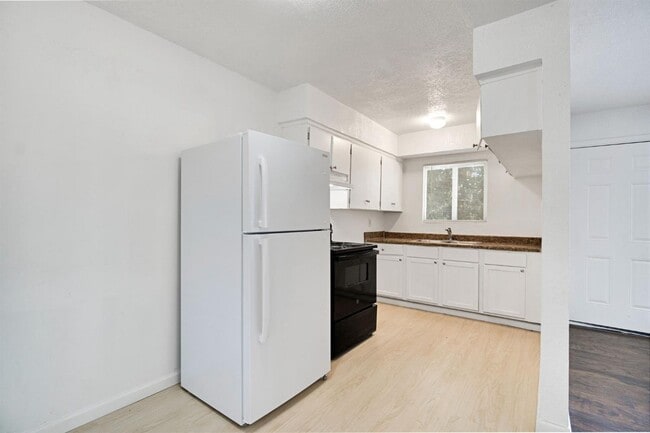 Photo - 1409 E Cambridge Ave