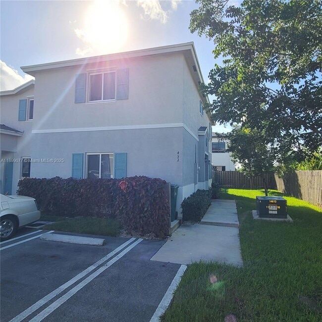 Photo - 452 NW 12th Pl