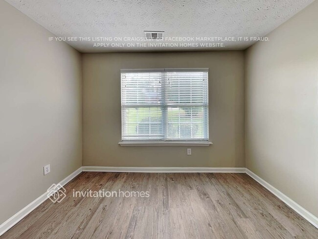 Photo - 320 Birchmere Close SW