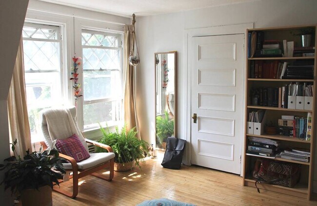 Building Photo - 395 Daly Ave Unit 3