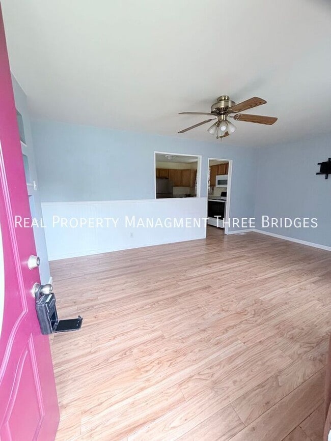 Building Photo - 1725 Fernbrook Dr