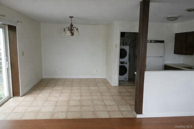 Photo - 180 Winston Dr