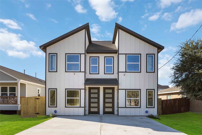 Photo - 5523 Haight St