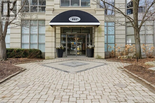 Photo - 442 Maple Ave Unit 707