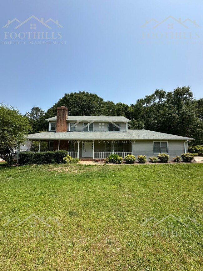 Photo - Comfort & Space in a Great Location! 3-Bed... House
