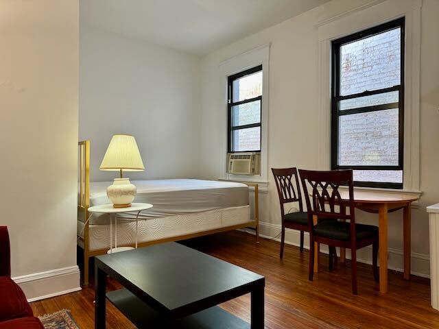 Apt 203 bed - President Adams Building