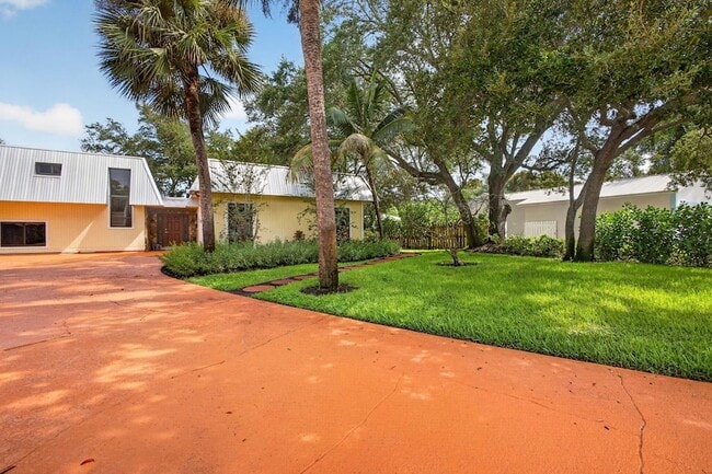 2425 Niki Jo Ln