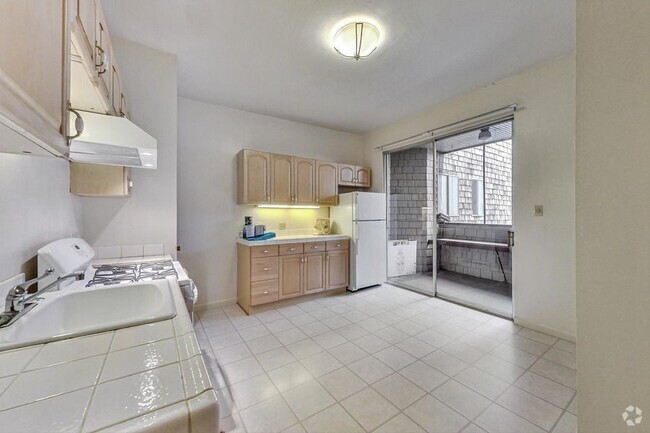 Building Photo - Spacious 1BD/1BA with Hardwood Floors Rental