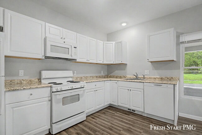 Photo - 1266 Clark St
