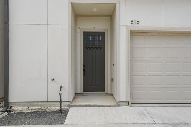 Photo - 816 W 22nd St