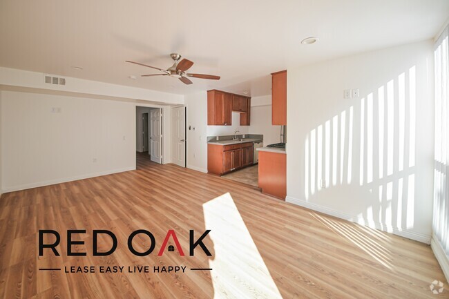 Building Photo - Spacious, Remodeled, One Bedroom with Stai... Unit 6 Rental