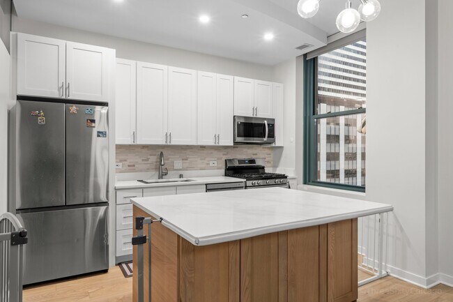 Photo - 208 W Washington St Unit 912