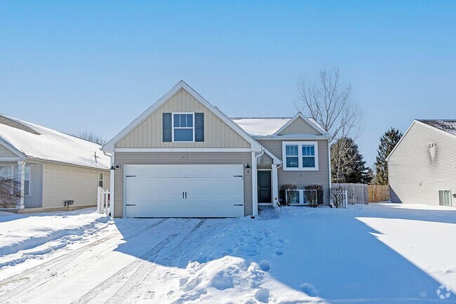 Building Photo - Charming 3-Bedroom Home with Fenced Backya...