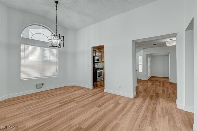 Photo - 904 Ambusher St