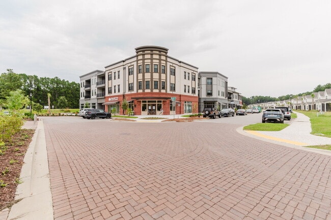 Building Photo - Two Bedroom Apartment in Washington Square! Unit 209