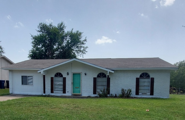 Building Photo - 4001 Salem Dr Rental