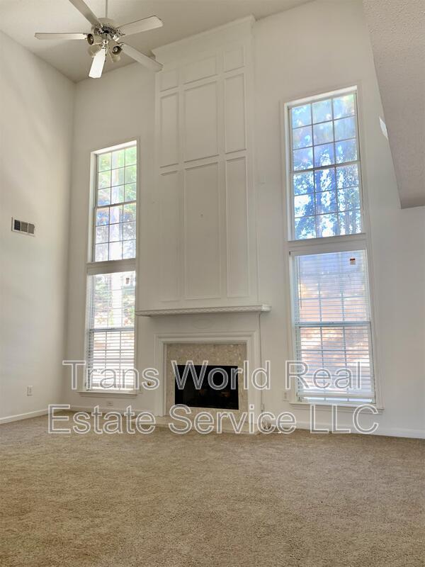Photo - 485 Chippenham Ct