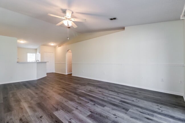 24915 Hyde Park Blvd