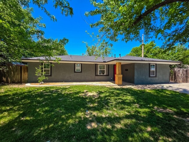 Charming 3-Bed, 2.5-Bath Home in Bethany w... - Charming 3-Bed, 2.5-Bath Home in Bethany w...