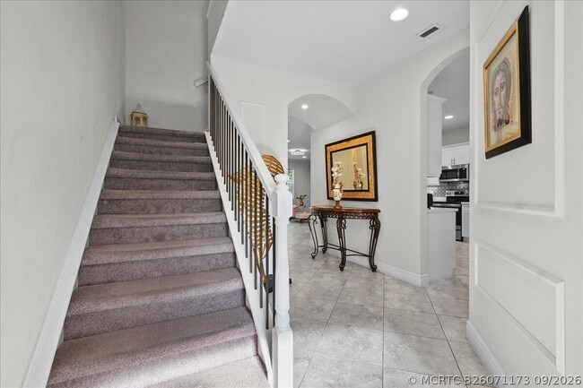 Photo - 131 Sword Fern Pl