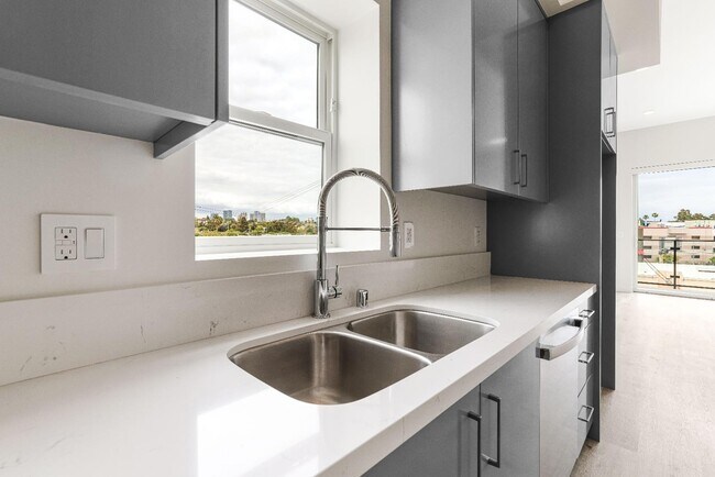 Photo - 3308 Mentone Ave