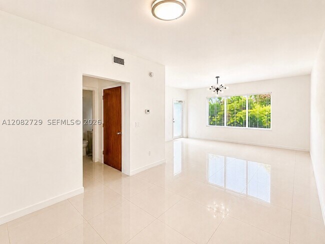 Photo - 1027 94th St Unit 7