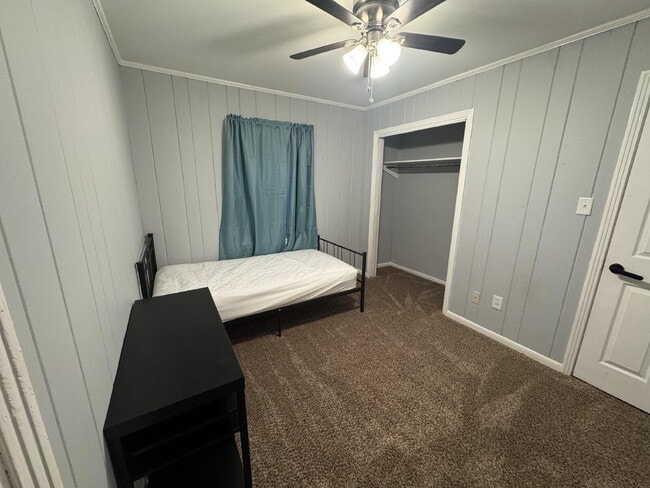 Photo - Private Bedroom Near University of South Alabama – Student-Friendly Home Unit Room #3